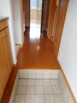 【玄関】 | メゾン・ソウザⅠ | 収納もある玄関です