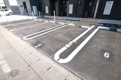 【駐車場】 | ＢＬＵＥ ＴＲＥＥ陽光台 | 駐車場に車を止められます