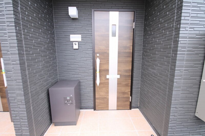 【玄関】 | ＢＬＵＥ ＴＲＥＥ陽光台 | 収納もある玄関です