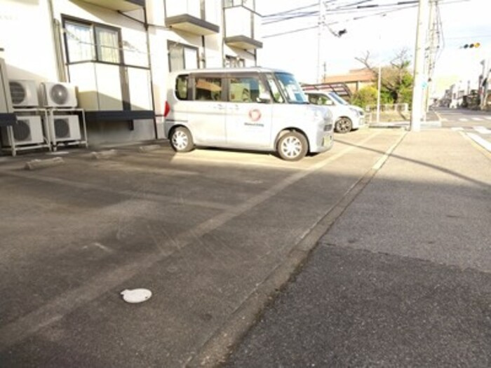 ポレール・Ｋの駐車場