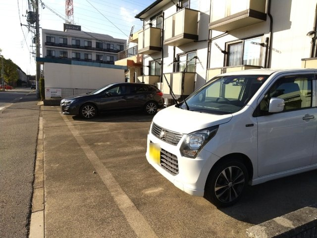 ポレール・Ｋの駐車場