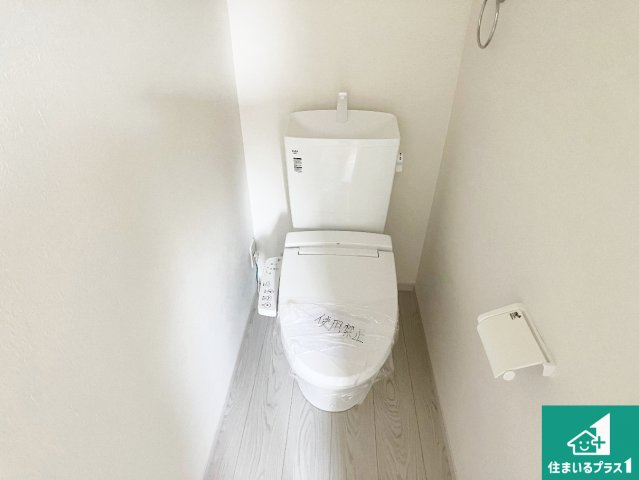 加古川市西神吉町岸　第3期　新築一戸建てのトイレ|1・2階の2ヶ所にあるので、朝の忙しい時間の順番待ちもなく、深夜の利用にも大変便利です。