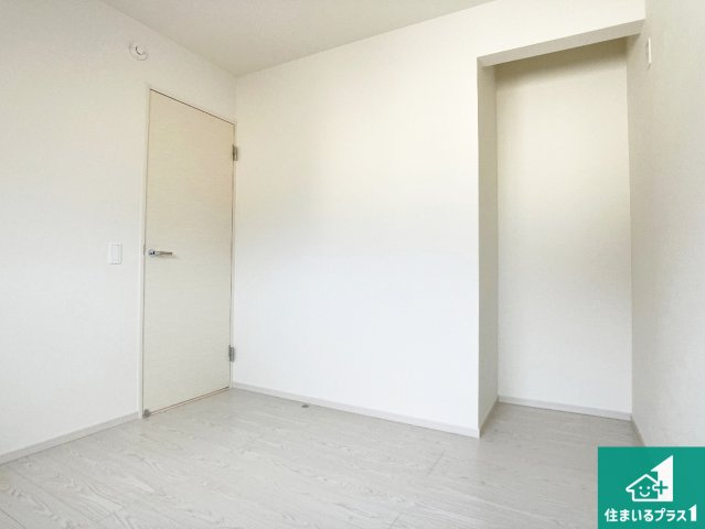 加古川市西神吉町岸　第3期　新築一戸建ての洋室|シンプルな洋室は、自分好みのインテリアが楽しめます♪ご家族とインテリアや家具を選びに行くのは新築購入時の醍醐味の一つです。ぜひお楽しみください♪