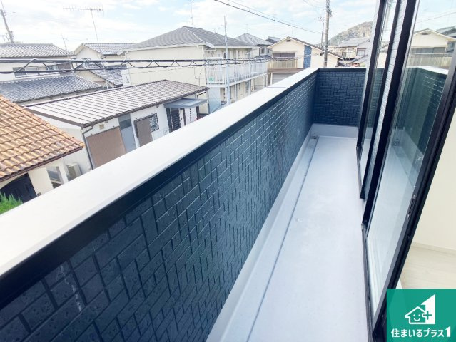 加古川市西神吉町岸　第3期　新築一戸建てのバルコニー|ワイドバルコニーは洗濯物を干すスペースが広いのでご家族が多くても安心！