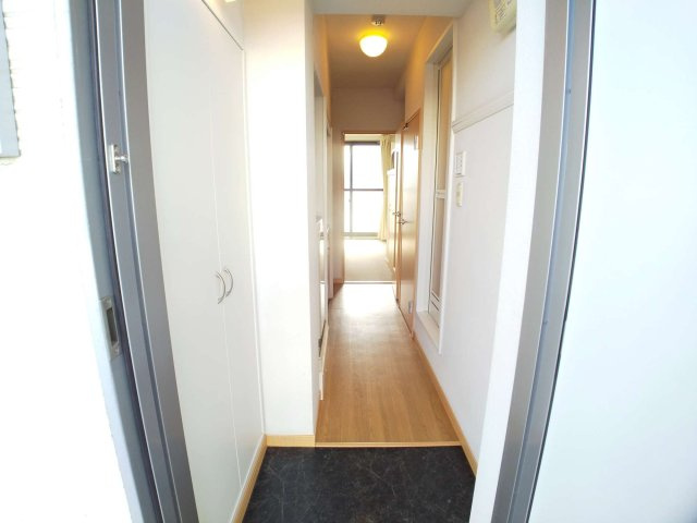 レオパレス雪州の玄関|玄関ドアは防犯サムターン設置