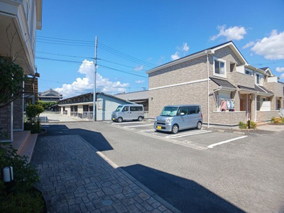 【駐車場】 | グレイス　レジデンス　Ｂ | 車をお持ちの方に嬉しい駐車場付きの物件です