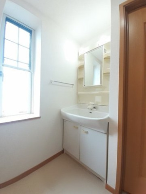 【洗面所】 | サンリットＡ | スペースが確保できる洗面所です