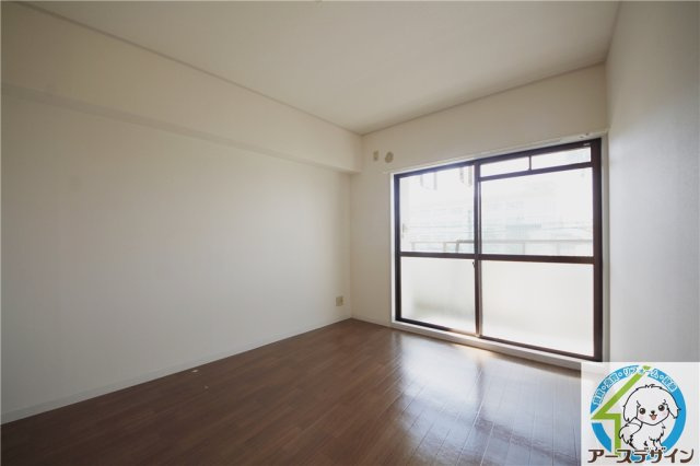 岸本マンションの洋室