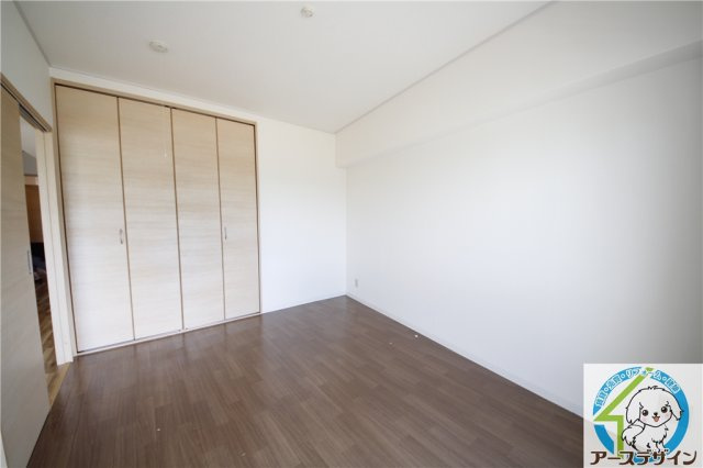 岸本マンションの洋室