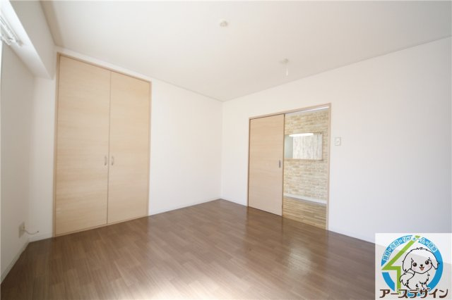 岸本マンションの洋室
