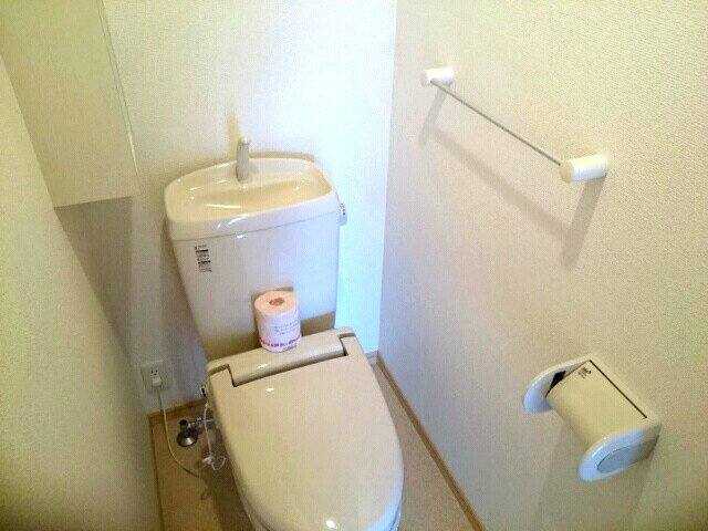 【トイレ】 | コモド　ヴィラ　Ⅰ | 清潔感のあるトイレです