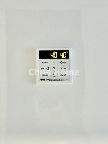 トーア東尾久マンションの発電・温水設備|【給湯リモコン】外での一日を忘れさせてくれるオートバス機能でお好みの湯量・温度に調整された浴槽。
