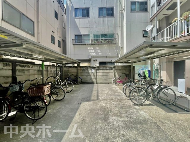 トーア東尾久マンションの駐輪場|【自転車置き場】最新の空き状況や費用などの詳細は担当スタッフまでお問い合わせください。