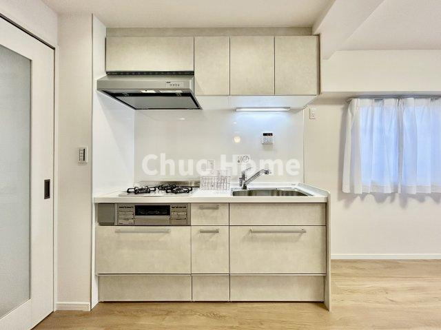 トーア東尾久マンションのキッチン|ワイドで収納豊富なシステムキッチン