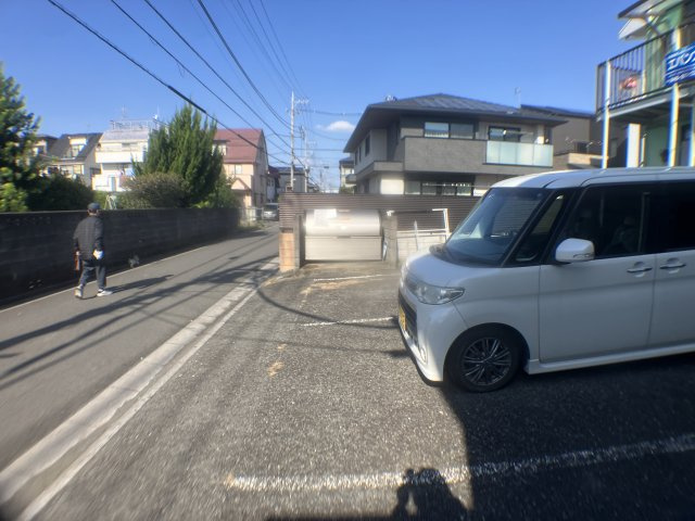 レジデンツ藤の駐車場
