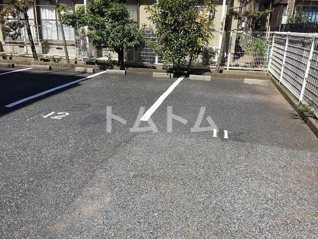 グリーンタウン市川の駐車場