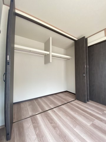 【収納】 | 南区堀ノ内町2丁目中古戸建 | 約7.5帖洋室WIC
