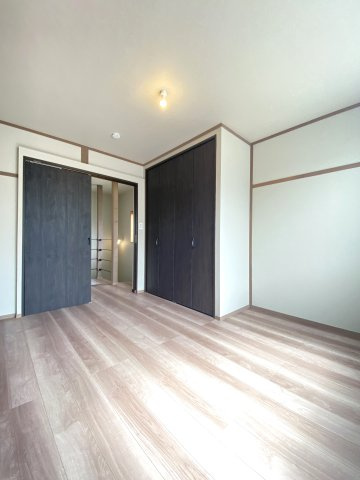 【洋室】 | 南区堀ノ内町2丁目中古戸建 | 約7.1帖洋室