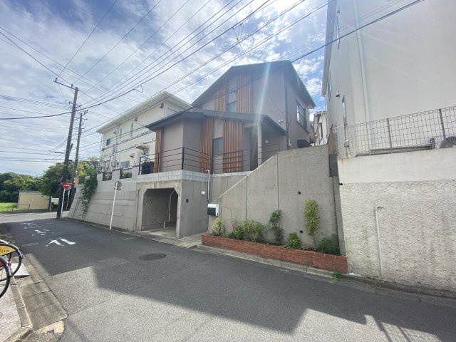 【外観】 | 南区堀ノ内町2丁目中古戸建 | 外装工事も行い、シックな外観に仕上げました。