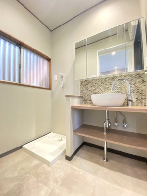 【独立洗面台】 | 南区堀ノ内町2丁目中古戸建 | 三面鏡化粧台