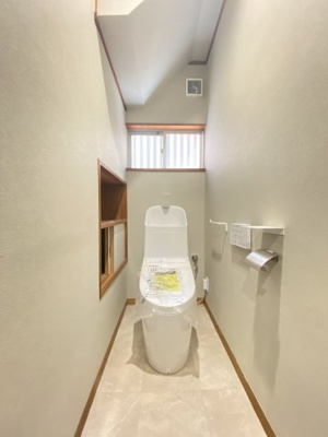 【トイレ】 | 南区堀ノ内町2丁目中古戸建 | 温水洗浄便座機能付きトイレ