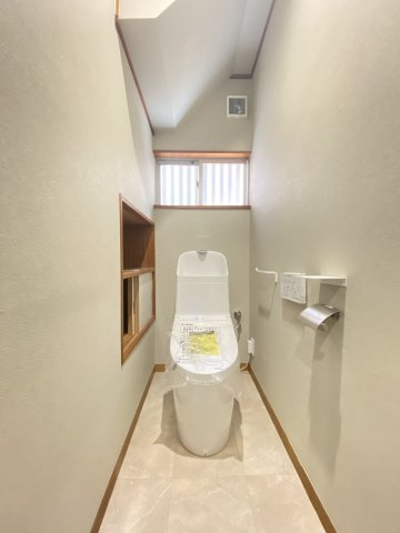 【トイレ】 | 南区堀ノ内町2丁目中古戸建 | 温水洗浄便座機能付きトイレ