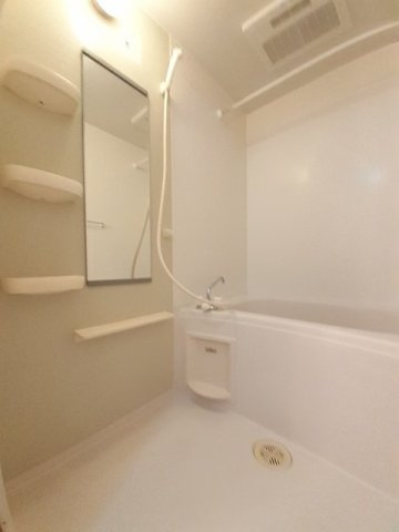 メゾンラフィネＡの浴室