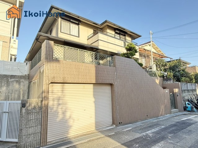 明石市魚住町錦が丘3丁目　中古戸建の玄関|●年中無休：当日予約可●２階には広い11.2帖のWICがあります！南西向きバルコニー陽当り良好！