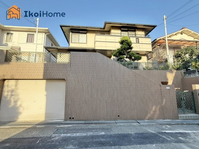 明石市魚住町錦が丘3丁目　中古戸建のエントランス|～ご見学に関して～平日や夜間でもご案内可能。決まったお時間で身動きが取れない方も臨機応変に対応します