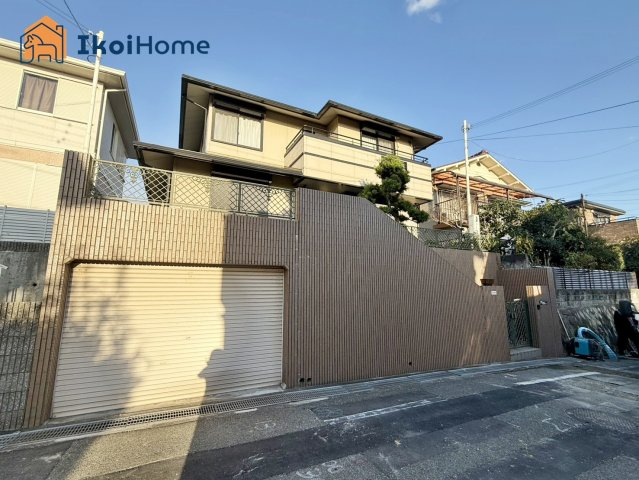 明石市魚住町錦が丘3丁目　中古戸建の庭|弊社独自で毎月５組限定「人気オプション３点パック」カーポート・バルコニー・ウッドデッキを１万円で取付