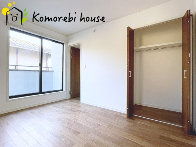 さいたま市大宮区櫛引町１丁目　新築一戸建て　グランドパティオ　02の子供部屋|自然光が心地よく入る子ども部屋は、学習・遊び・睡眠をしっかり支える快適環境。シンプル設計でレイアウトも変えやすく、成長に合わせて長く使える利便性の高い一室です。															