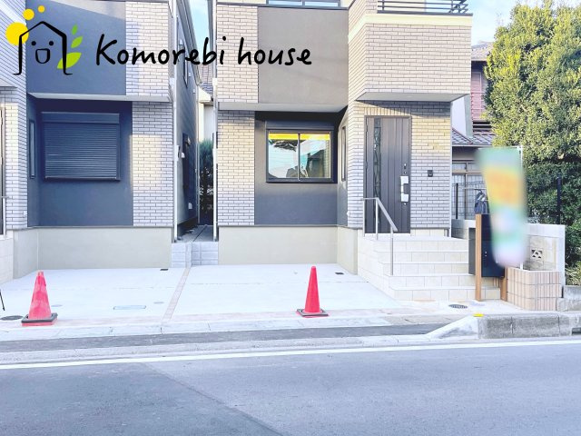 さいたま市大宮区櫛引町１丁目　新築一戸建て　グランドパティオ　02の駐車場|車1台がしっかり収まる駐車スペース付き。荷物の積み下ろしもスムーズで日常のストレスを軽減します。															