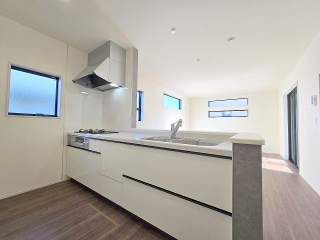 羽村市栄町１丁目　全1棟の前面道路含む現地写真