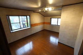 【洋室】 | 町田市金井１丁目戸建 | ２階　洋室約１０帖