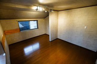 【洋室】 | 町田市金井１丁目戸建 | ２階　洋室約１０帖