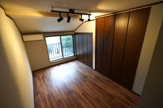 【洋室】 | 町田市金井１丁目戸建 | ２階　洋室約７．３帖