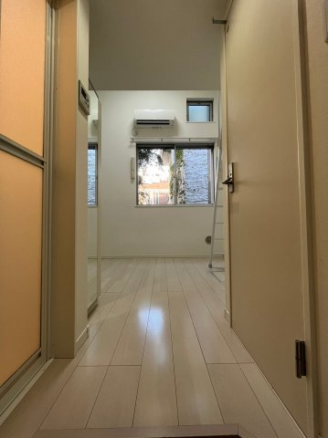 リヴィエール明大前の玄関