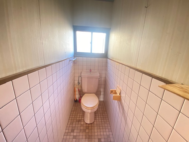 都城市志比田町の中古一戸建のトイレ