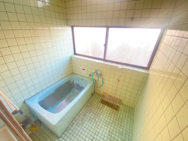 都城市志比田町の中古一戸建の浴室