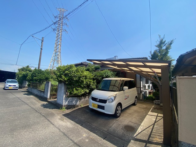 都城市志比田町の中古一戸建の駐車場