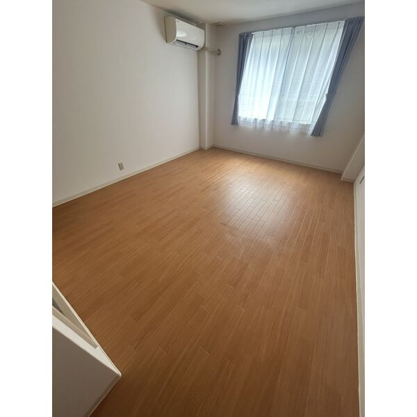 ルミエール神戸高雄台の居間・リビング