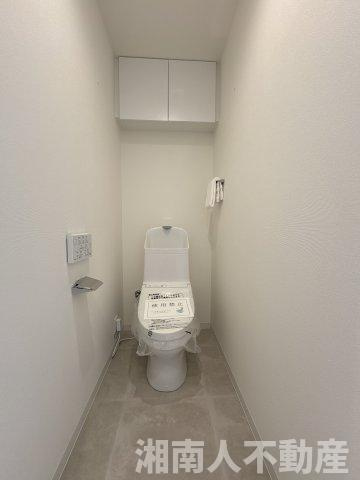 サーパス小田原本町のトイレ|落ち着いた色調のトイレです