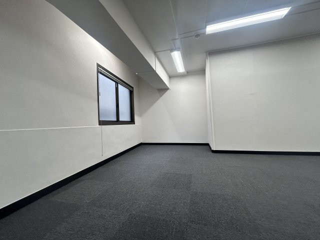 友野本社ビル　704の居間・リビング