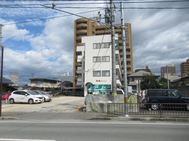花笠マンションの駐車場