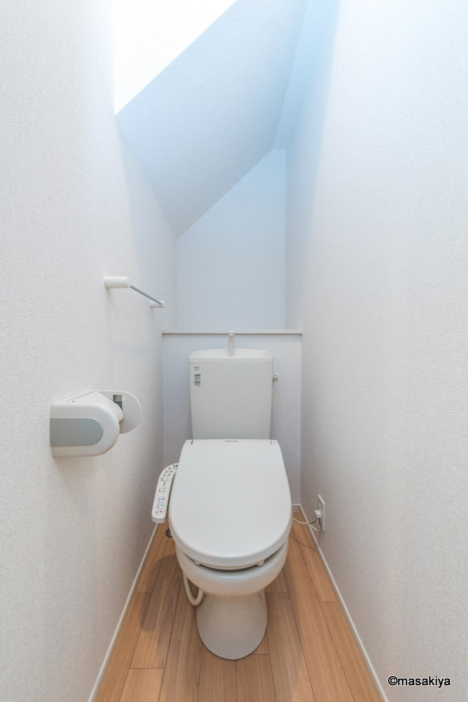 グランドハウス妻科のトイレ|トイレ　ウォシュレット付き