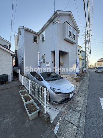 【外観】 | 南側にゆとりあるお庭付きの３LDK+ロフト◎　　　　　　　　　　
外壁＆内装リフォーム完了しました！（2025.11月）
