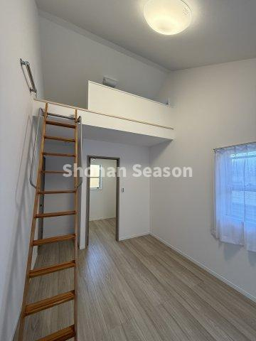 【洋室】 | ロフトのある洋室は開放感がございます♪