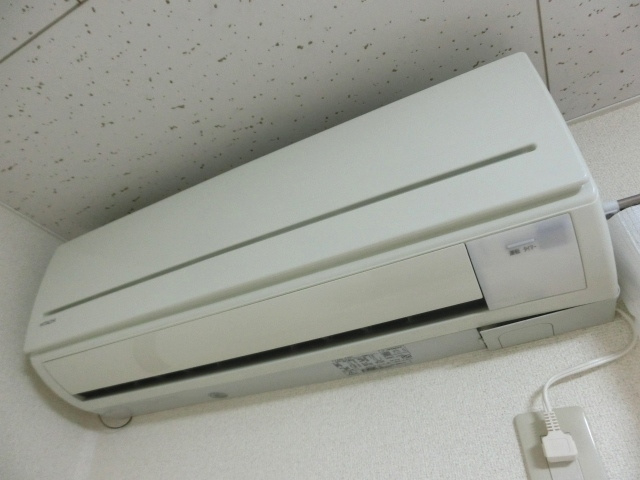 【設備】 | 千葉ハイツⅡ | 快適な生活に欠かせないエアコン。 （※参考写真）