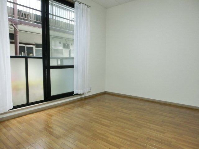 【居間・リビング】 | 千葉ハイツⅡ | 南向きの明るい居室スペース。 （※参考写真）