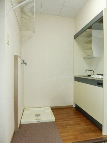 【キッチン】 | 千葉ハイツⅡ | ゆったりキッチンスペース。 （※参考写真）